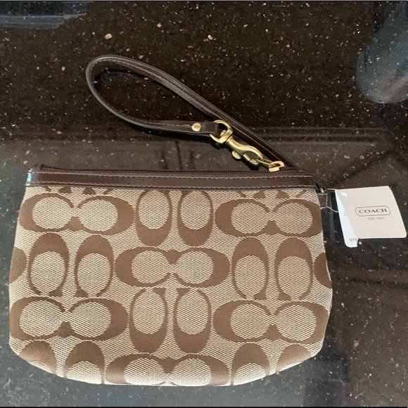 *NWT* Signature Coach Tan/Khaki Wristlet ⭐️👜 - Picture 4 of 7